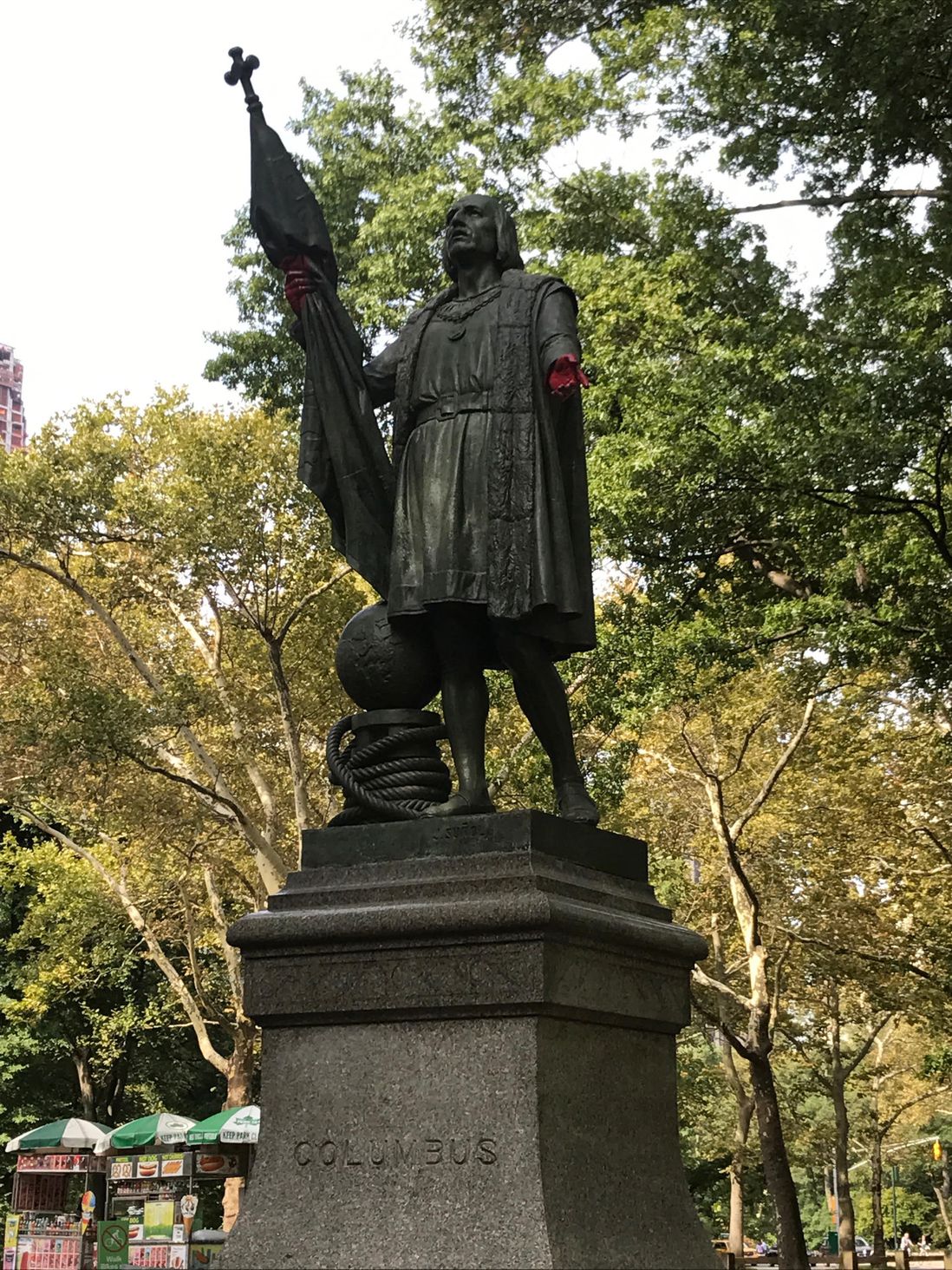 The paint remains on the statue's hands, but the graffiti was removed from the base (Danielle Barnes / DNAinfo)